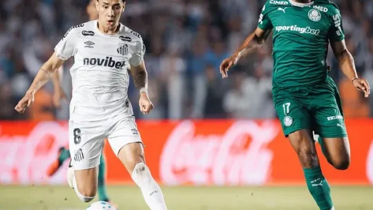 Santos e Palmeiras se enfrentam em clássico decisivo pelo Brasileirão