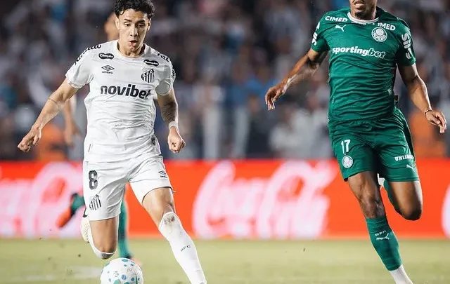 Santos e Palmeiras se enfrentam em clássico decisivo pelo Brasileirão