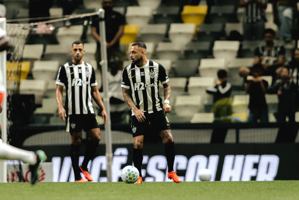 Atlético-MG vence o Bragantino por 1 a 0 e se aproxima do G5 do Brasileirão