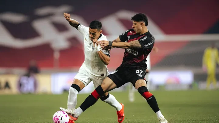 Athletico-PR e Atlético-MG empatam por 2 a 2 em jogo movimentado pelo Brasileirão