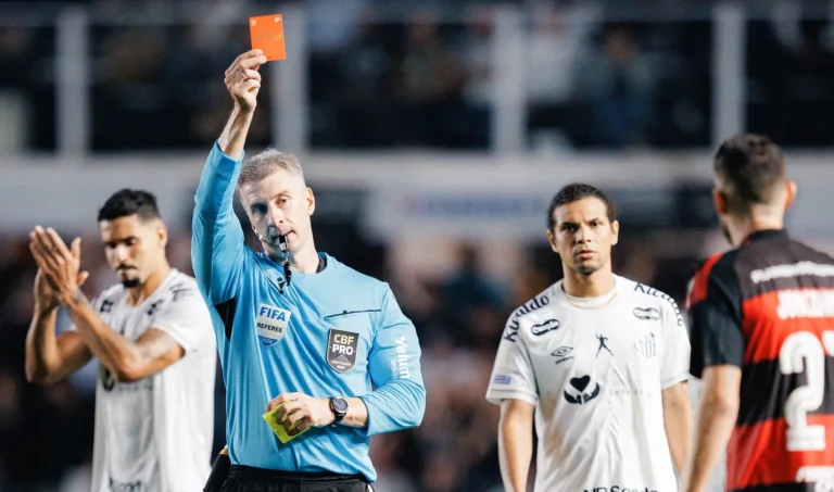 Flamengo critica arbitragem após empate com o Santos e aponta erros graves