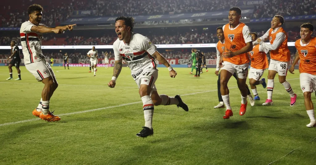 São Paulo vence o Vasco no Morumbis e se aproxima da parte de cima do Brasileirão