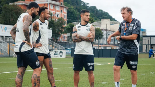 Santos intensifica treinos com titulares antes de enfrentar o Bahia