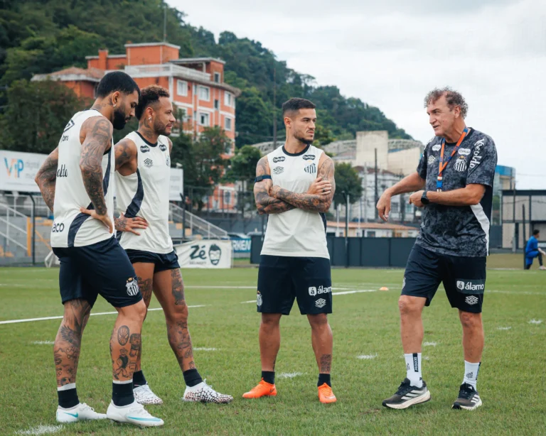 Santos intensifica treinos com titulares antes de enfrentar o Bahia