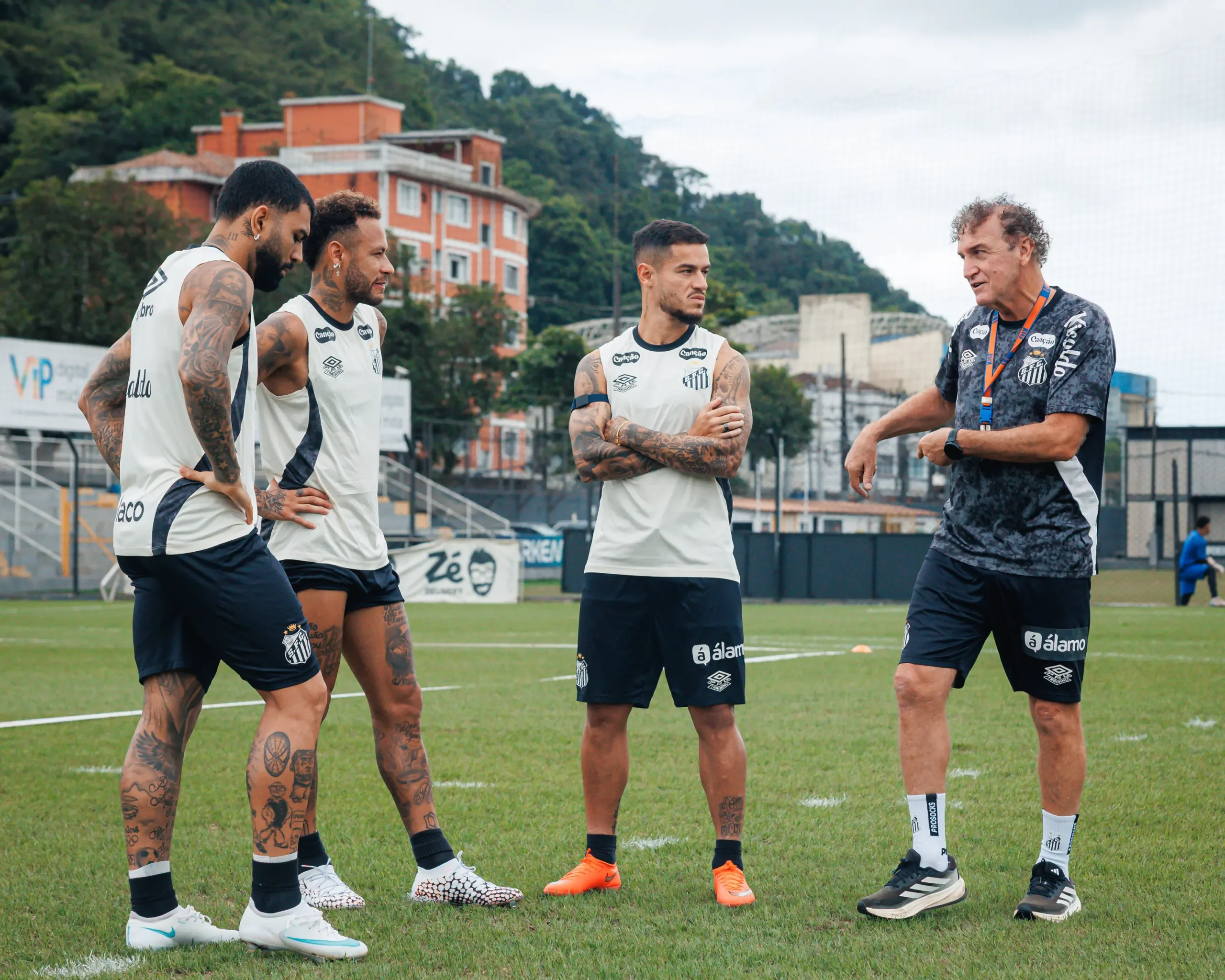Santos intensifica treinos com titulares antes de enfrentar o Bahia