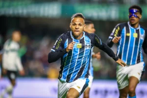Braithwaite decide, Grêmio vence o Coritiba e mira reação contra o Athletico-PR