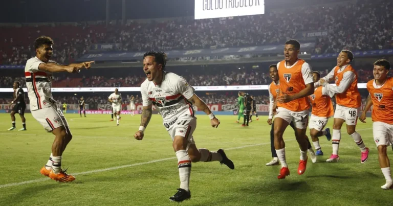 São Paulo vence o Vasco e sobe para a oitava posição no Brasileirão