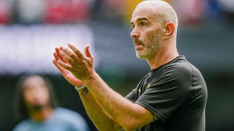 Maresca afirma que ambiente no Manchester City é ‘fantástico’ antes de duelo com Liverpool