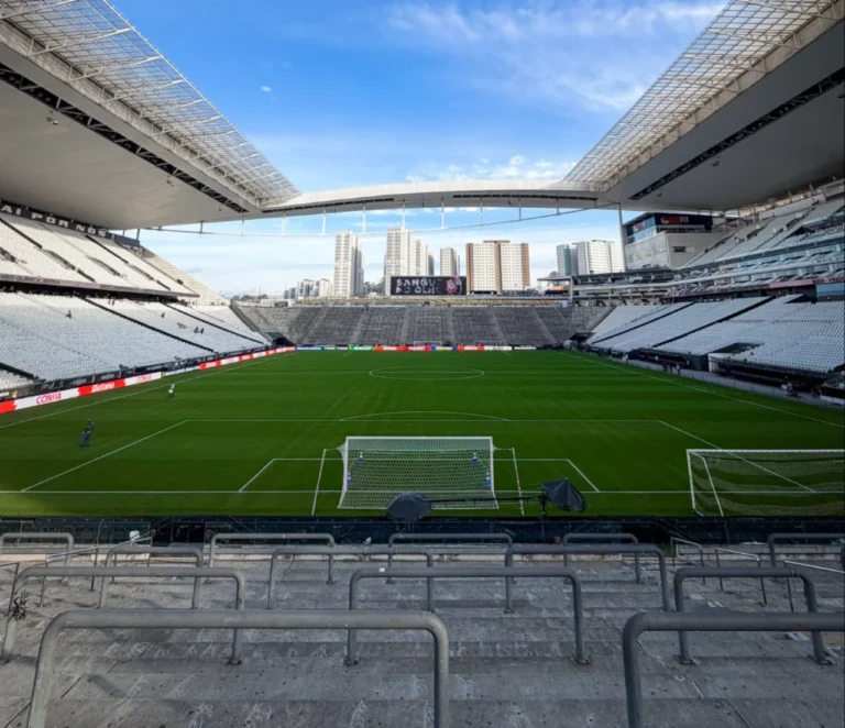 Corinthians suspende parcela da Arena enquanto negocia naming rights com a Caixa