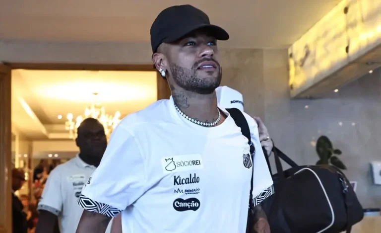 Neymar e Coutinho são titulares do Santos contra o Fluminense pelo Brasileirão