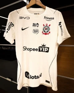 Corinthians está escalado com mudanças para enfrentar o Vitória no Brasileirão