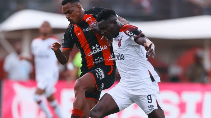 Athletico-PR empata com o Vitória e pode deixar o G4 do Brasileirão