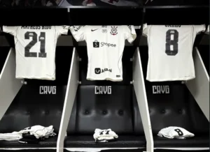 Seedorf estreia no Corinthians com três mudanças contra o Vasco
