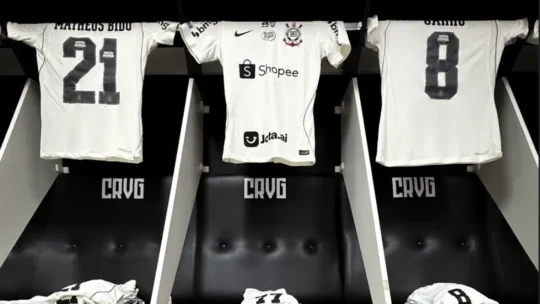 Seedorf estreia no Corinthians com três mudanças contra o Vasco