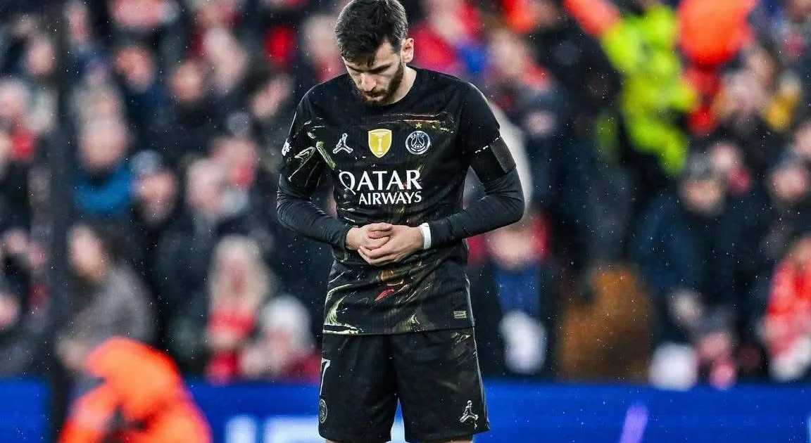 PSG confirma ruptura do LCA de Kvaratskhelia e atacante pode perder o restante da temporada
