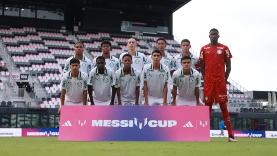 Palmeiras vence Arsenal e avança às quartas da Messi Cup na liderança