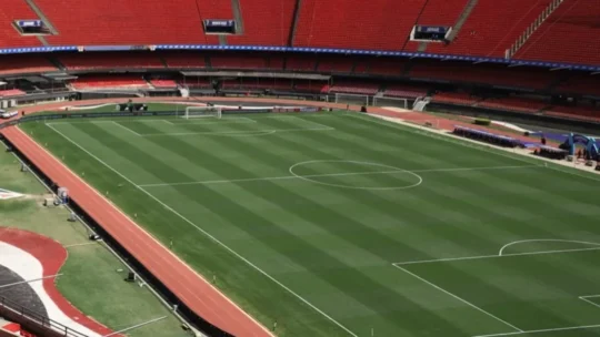 São Paulo repete escalação, e Corinthians promove retorno de Jhonson na final