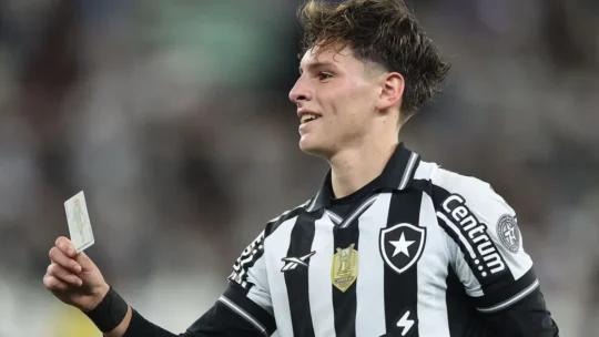 Botafogo confirma desfalque de Álvaro Montoro contra o Vasco após acidente doméstico