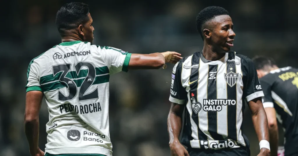 Atlético-MG vence o Coritiba e sobe para a quinta posição no Brasileirão