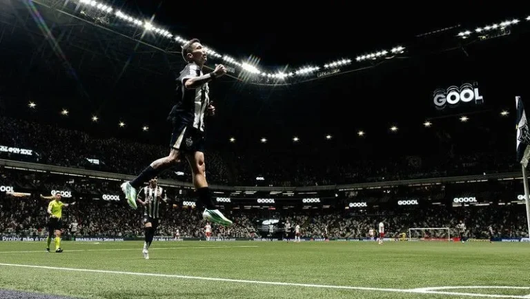 Atlético-MG vence o Bragantino com gol de Bernard pelo Brasileirão