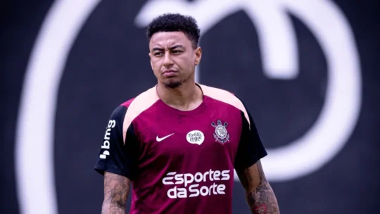 Lingard sofre fraturas nas costelas e desfalca o Corinthians