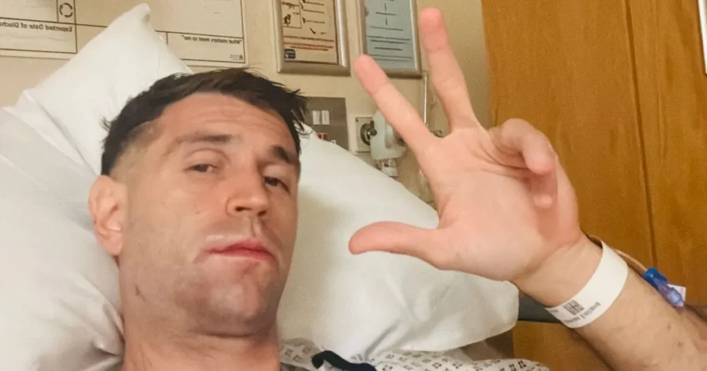 Emiliano Martínez passa por cirurgia na mandíbula e prevê retorno em poucas semanas