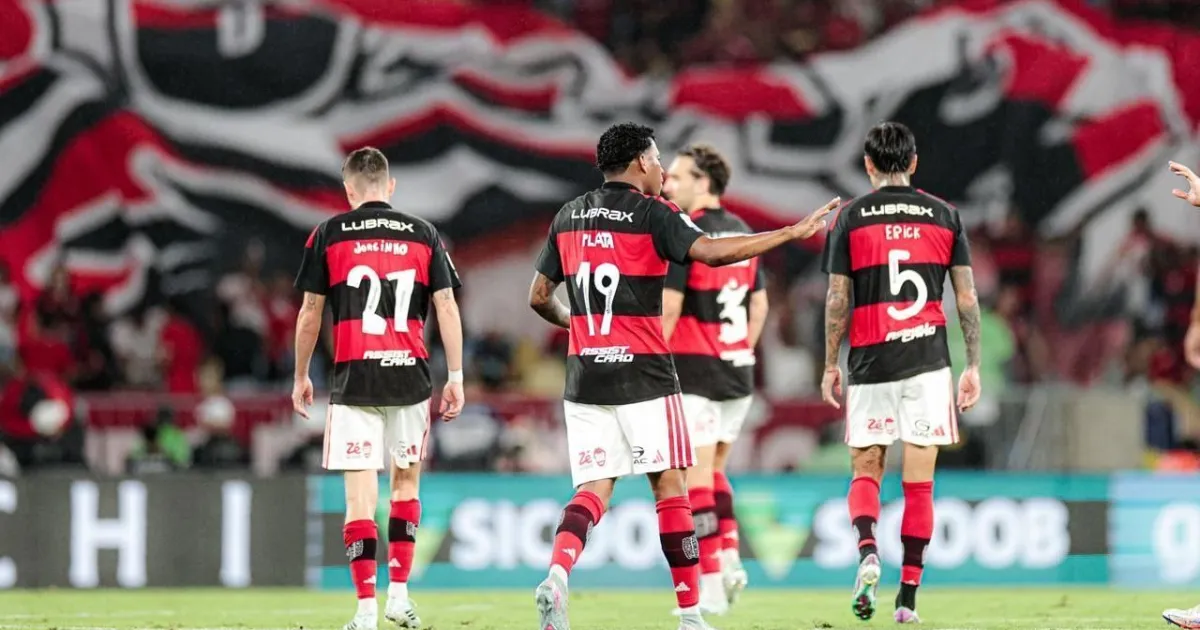 Flamengo vence Atlético-MG com gol no fim e reassume liderança do Brasileirão