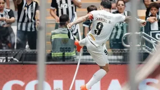 Gabigol provoca Atlético-MG após gol e relembra título na Arena MRV