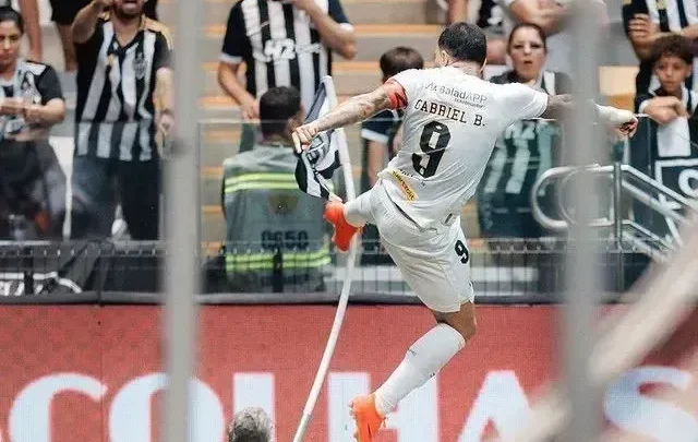 Gabigol provoca Atlético-MG após gol e relembra título na Arena MRV