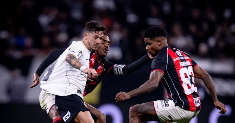 Corinthians empata com o Vitória e encerra sequência de oito derrotas no Brasileirão