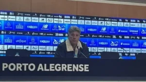 Renato Gaúcho critica planejamento do Grêmio após derrota e revela jogador 9 kg acima do peso