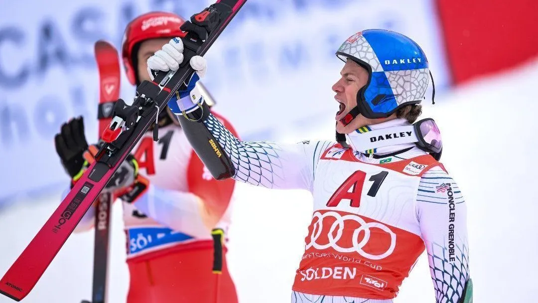 Lucas Pinheiro Braathen vence abertura da Copa do Mundo de esqui alpino