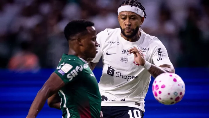 Memphis Depay desfalca o Corinthians contra o Vitória por suspensão