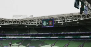 Palmeiras e Corinthians se enfrentam pelo Brasileirão neste domingo
